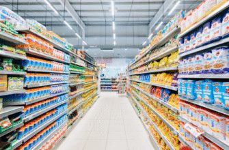 Поки чиновники крадуть мільйони: В Україні суворо покарали матір-одиначку через крадіжку ковбаси та сиру на 575 грн