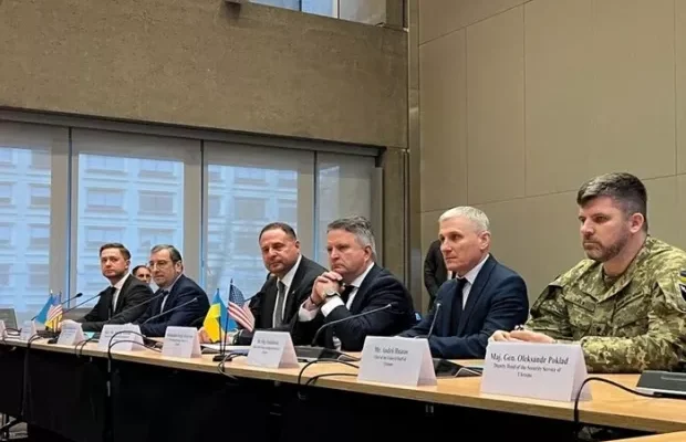 Президент повідомив, хто братиме участь у мирних переговорах після звільнення Єрмака