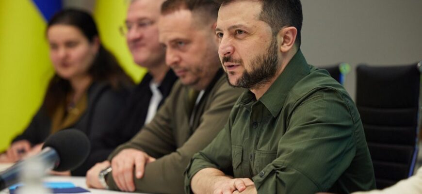 “Політичний землетрус”: як відставка Єрмака позначиться на переговорах України зі США – Axios