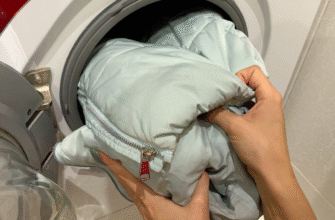 Як правильно прати пуховик, аби він не псувався, а пух не збивався