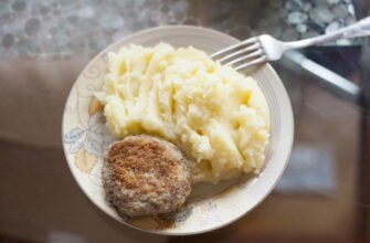 Радянська їдальня: чому раніше пюре з котлетою та компотом вважали ідеальним поєднанням