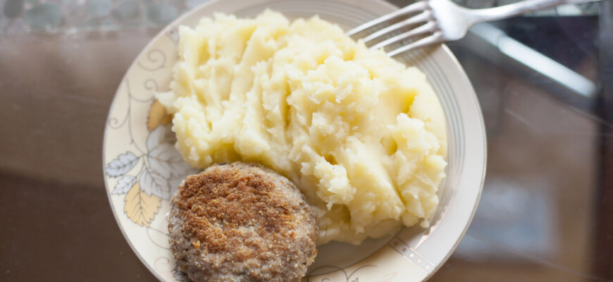 Радянська їдальня: чому раніше пюре з котлетою та компотом вважали ідеальним поєднанням