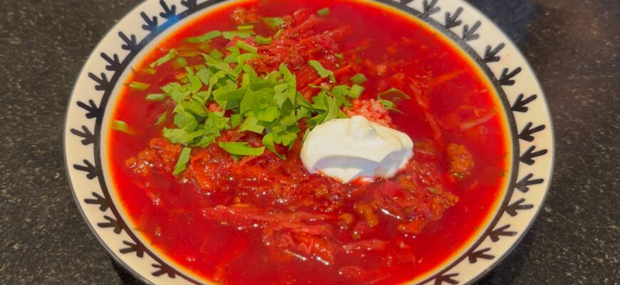 Готую борщ всього за 20 хвилин: користуюся цим 1 трюком від своєї свекрухи – смак наче “відучора настоявся”