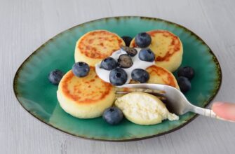 Щоб сирники не вбирали олію та лишалися ніжними: 3 хитрощі з тістом, які вичитала в старих кулінарних книгах