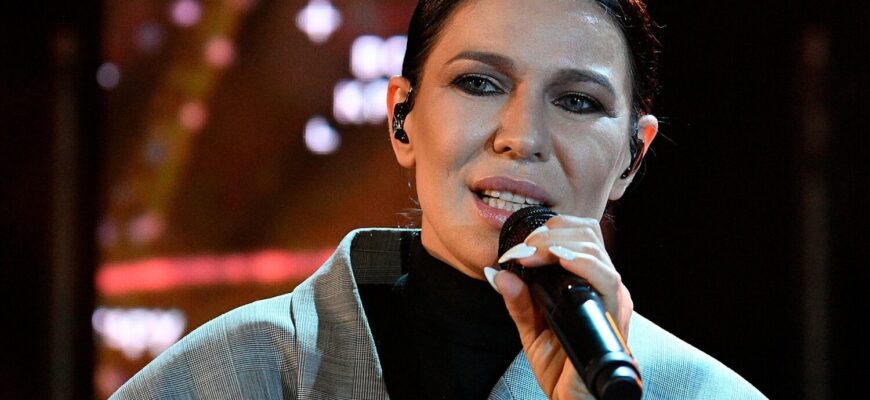 Українка Йолка видалила зі свого хіта згадку про Бориспіль