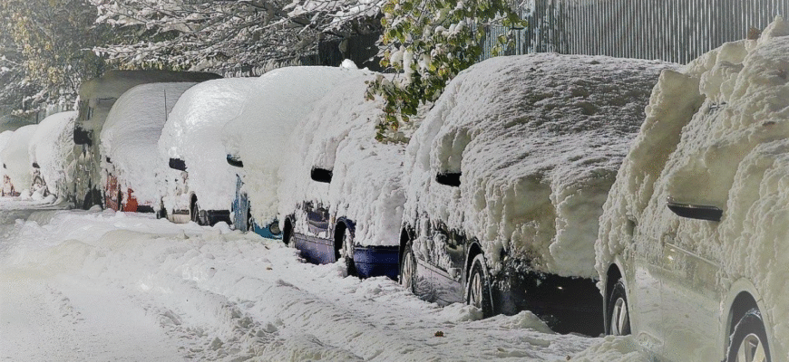 Різке похолодання та снігу по коліна: українців попередили, до чого терміново готуватись