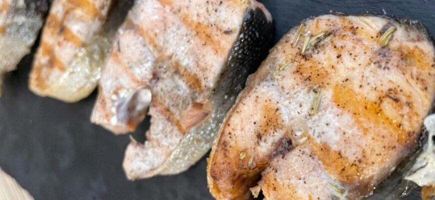 🐟 Бабуся із села навчила смажити рибу правильно: один секрет, щоб вона покрилась апетитною золотистою скоринкою й не розвалилась на сковороді