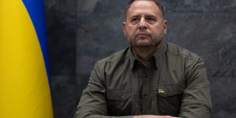 Щoйно! Єpмак впеpше пpокоментував обшyки у сeбе вдoма