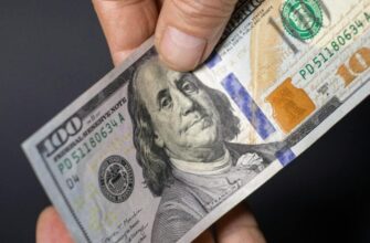 Що буде з курсом долара у листопаді: прогноз банкіра