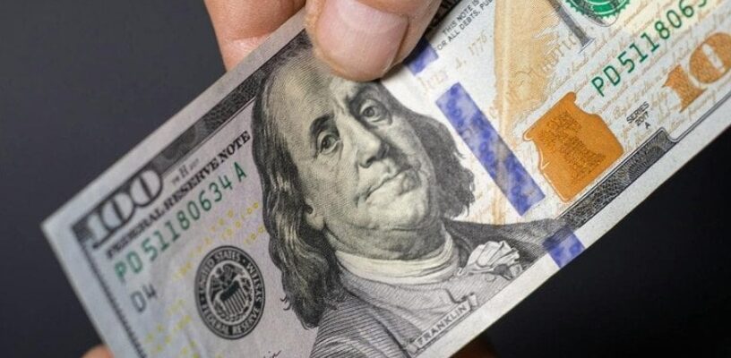 Що буде з курсом долара у листопаді: прогноз банкіра