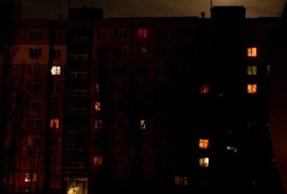 Знову без світла: Укренерго оприлюднило графіки відключень на 2 листопада