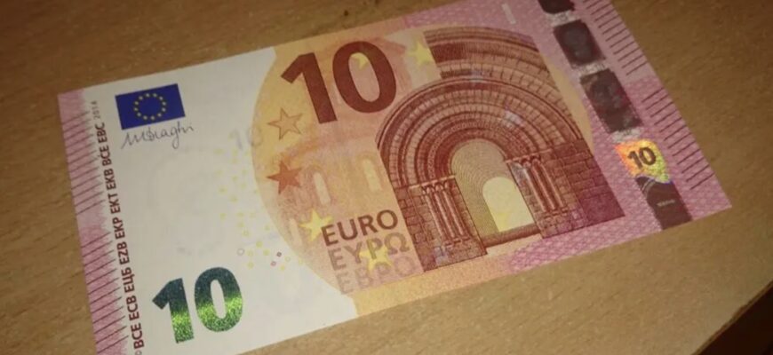 Ми приїхали побачити свекруху, яка 14 років в Німеччині була. За вечерею вона дістала пакунок з грошима. Її вчинок вразив усіх…