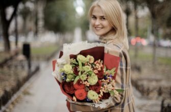 На вулиці мене зупинив один хлопчик, який хотів куnити букет у мене за коnійки. Коли я дізналася, для чого він хоче куnити букет, сердце моє здриrнулося.