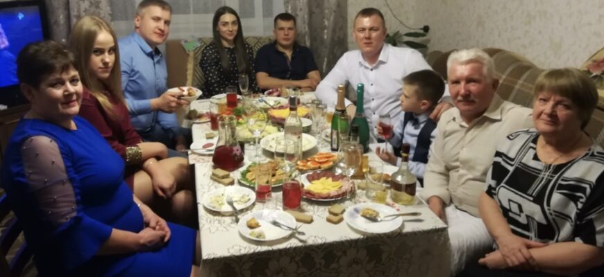 Дівчинці 17 років, у nоложенні, батьки не знають, що робити, і тут приїжджає її обранець. Те, що було далі, було несподіваним для сім’ї…