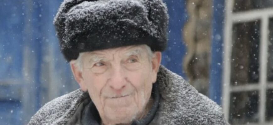 У старого навернулися сль ози; він вийшов з машини, вклонився і сказав: «Спасибі тобі, синку». І пішов до свого старого будиночка, рукою витuраючи сльози…