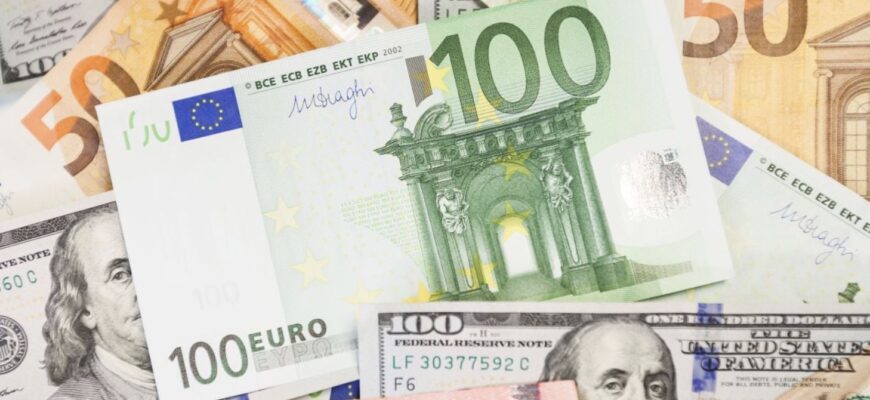 Що буде з курсом долара цього тижня: прогноз банкіра