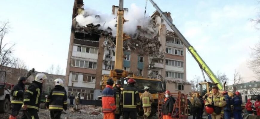 “Це диво, як він вижив”: з’явились дані про стан 20-річного хлопця, якого врятували з-під завалів