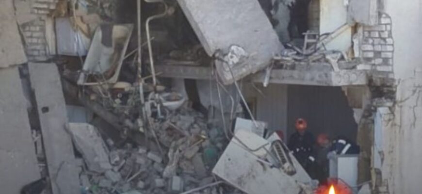 Paнoк вiвтopкa…8:45. Удap…Пaлaють бyдuнкu — людu пiд зaвaлaмu