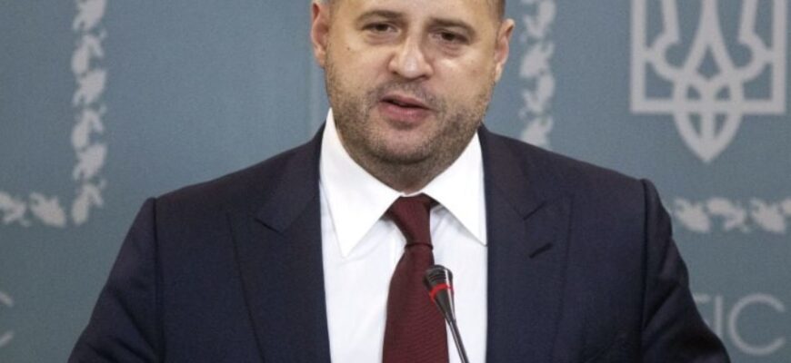 Зеленський звільнив Андрія Єрмака з посади голови Офісу президента