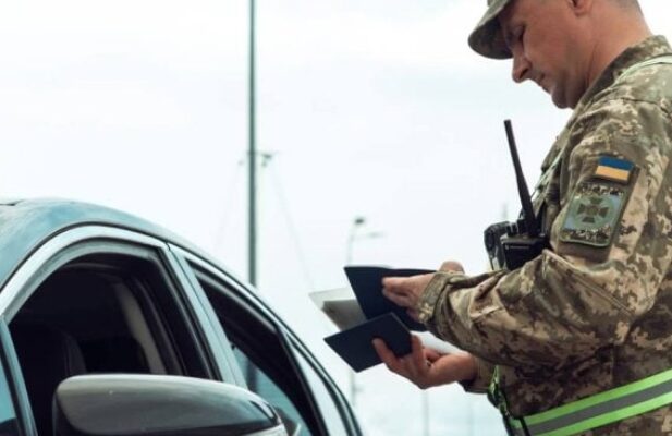 У Раді пропонують заборонити виїзд за кордон частині українців – що відомо