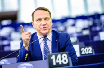 Сікорський розніс політиків, які звинувачують Україну в диверсіях у Польщі