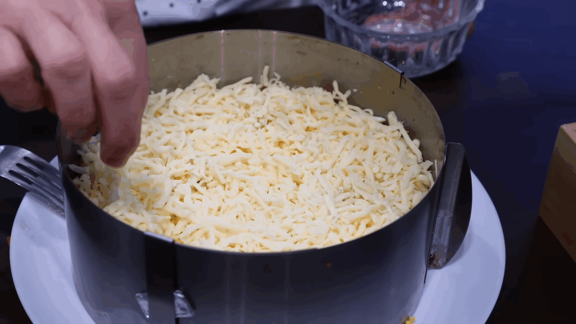 Експерти розповіли, як приготувати смачний салат з курки та огірків