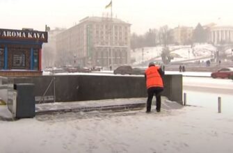 Сніг, морок, ожеледь та +20: погода на вихідних терзатиме Україну