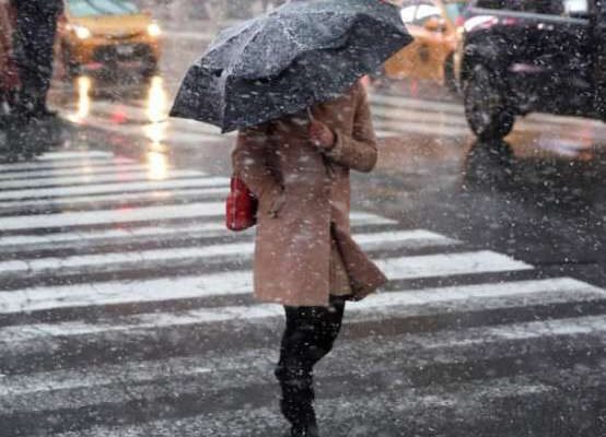 Сніг та ожеледиця: Синоптики уточнили, якою буде погода в Україні 23 листопада