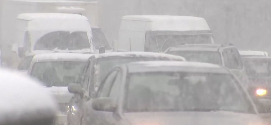 Снігопади у Києві: влада терміново звернулася до городян