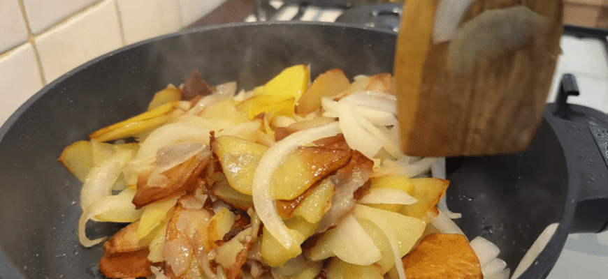 Ось як насправді треба смажити картоплю: завжди смачна, хрустка, ідеальна – як у бабусі у селі