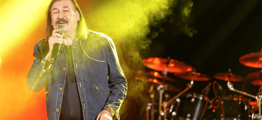 Третя дружина й величезний палац, як у Камалії: 65-річний Степан Гіга розкошує в Івано-Франківську