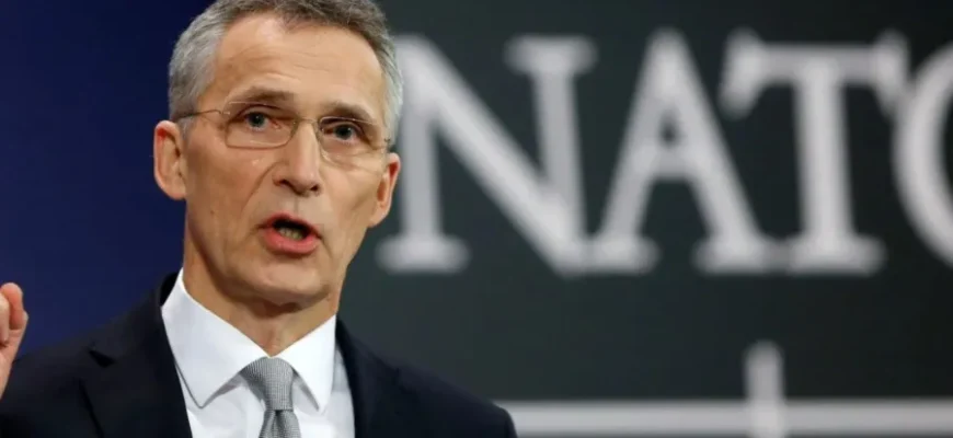 Столтенберг пояснив, чому НАТО не стало допомагати Києву на початку війни