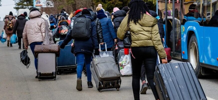 Українцям приготуватися: виплати уріжуть, перевірять усе майно та змусять працювати