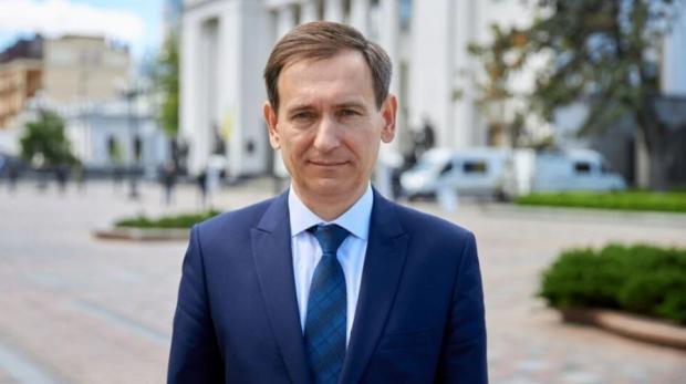 “Це точно збило б оцей певний ажіотаж навколо уряду”: Один із нардепів-“слуг” заявив, що Єрмак має піти у відставку