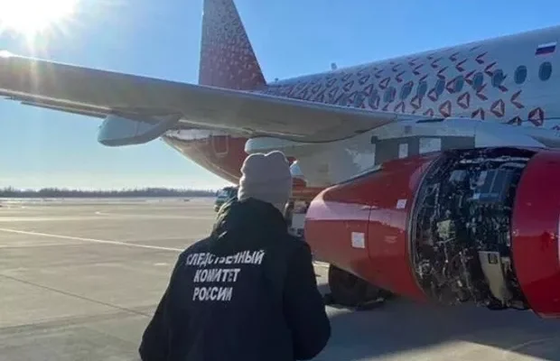 Туристи отримали “додаткові враження”: У Росії пасажирський літак почав розвалюватись прямо під час польоту (відео)