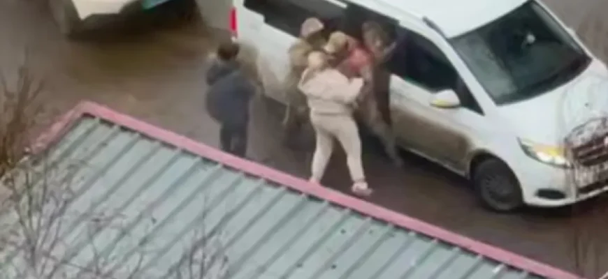 У Полтаві автомобіль ТЦК переїхав ногу військовослужбовцю. ВІДЕО