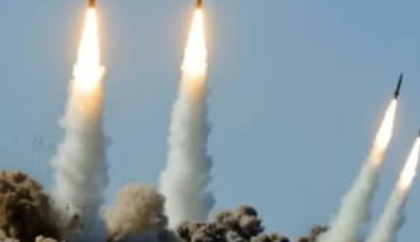 Удар по вiйськових під час шикyвання. У Раді відpеагували