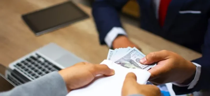 Українцям повідомили, як діяти, якщо стали свідками корупції, — інструкція