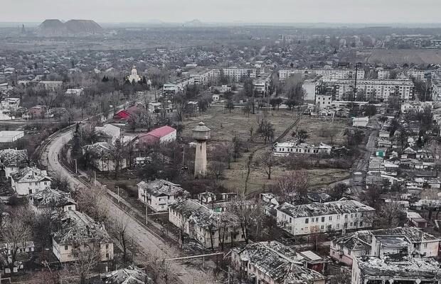 “Усі міста, які “звільняють” росіяни, наче близнюки”: Як зараз виглядає прифронтовий Мирноград (відео)