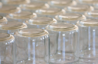 Все просто! Як зняти етикетки зі скляних банок без липких слідів