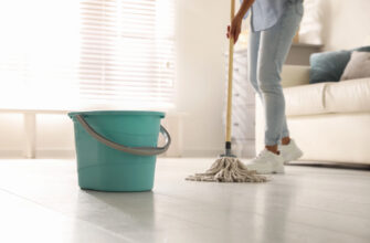 Як тримати підлогу у чистоті без щоденного миття: Прості поради