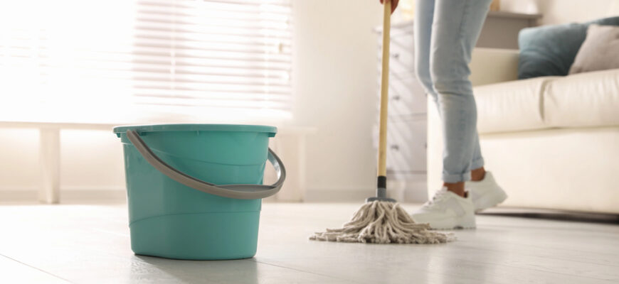 Як тримати підлогу у чистоті без щоденного миття: Прості поради