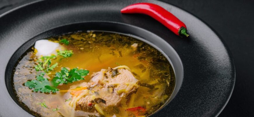 Секрет прозорого курячого бульйону, який знають не всі господині