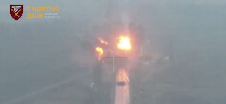 Винищувач ЗСУ перекрив армії РФ шлях до Покровська через Селидове, розбомбивши дорогу: відео влучення