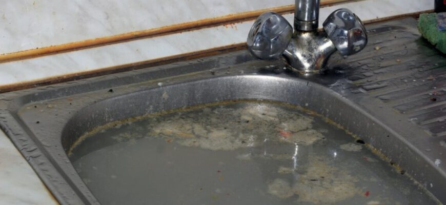 Забудьте про «Кроти» та хімію: простий домашній спосіб прочистити труби, як професійна суміш