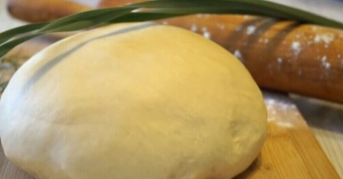 Заварне тісто для пельменів та вареників — еластичне, м’яке, не липне до рук!