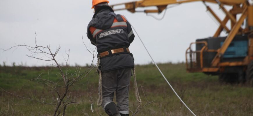 Зі світлом все погано: Укренерго попередило які відключення чекають на українців в понеділок