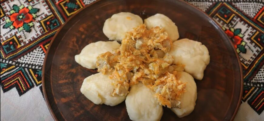 Боже, ну це ж неймовірна смакота: полтавські галушки з мʼясом – традиційний рецепт із села