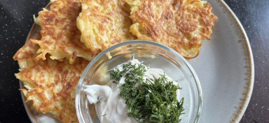 Борошно – зайве у дерунах: ось цей 1 інгредієнт потрібно покласти у страву, щоб деруни не розвалювалися