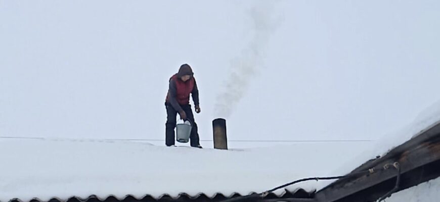 Дід Іван, пічник з 25-річною практикою, підказав, як прочистити димар за 5 хв – трюк працює на всі 100 з 100